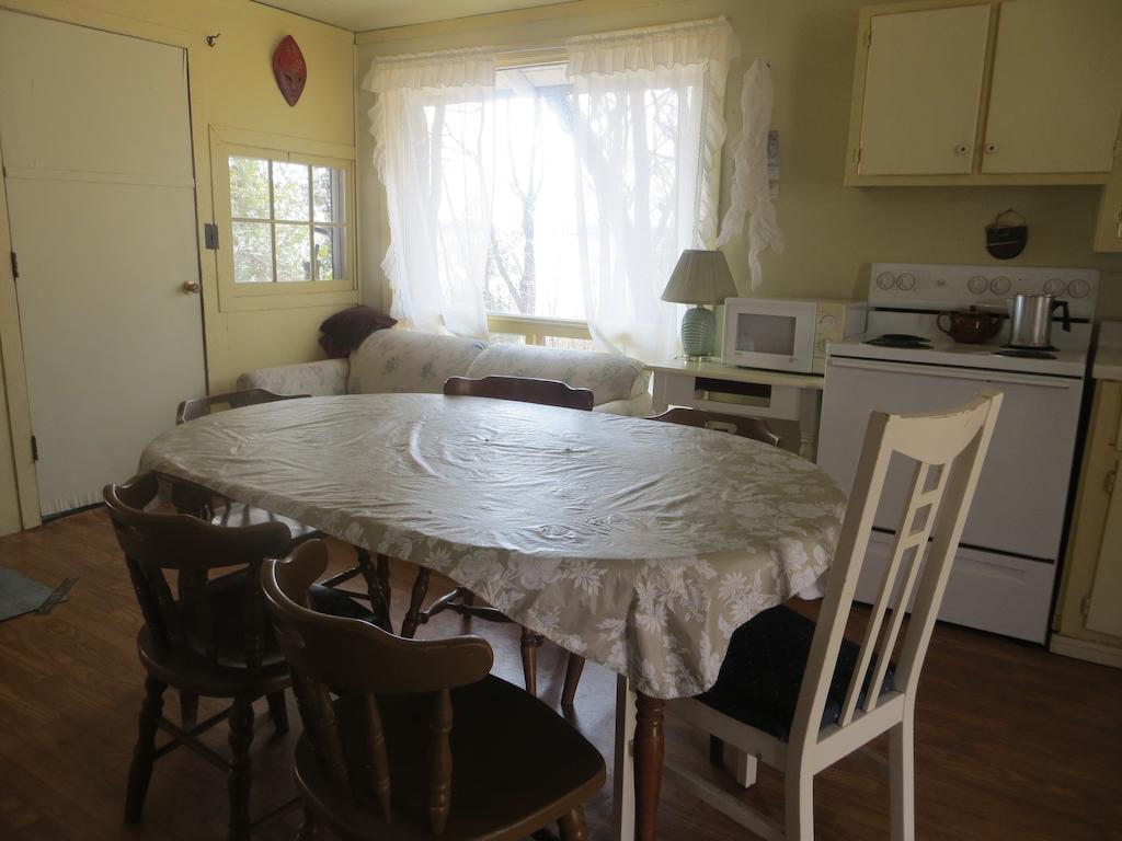 Lake Wolsey Cabins Hotell Gore Bay Rom bilde