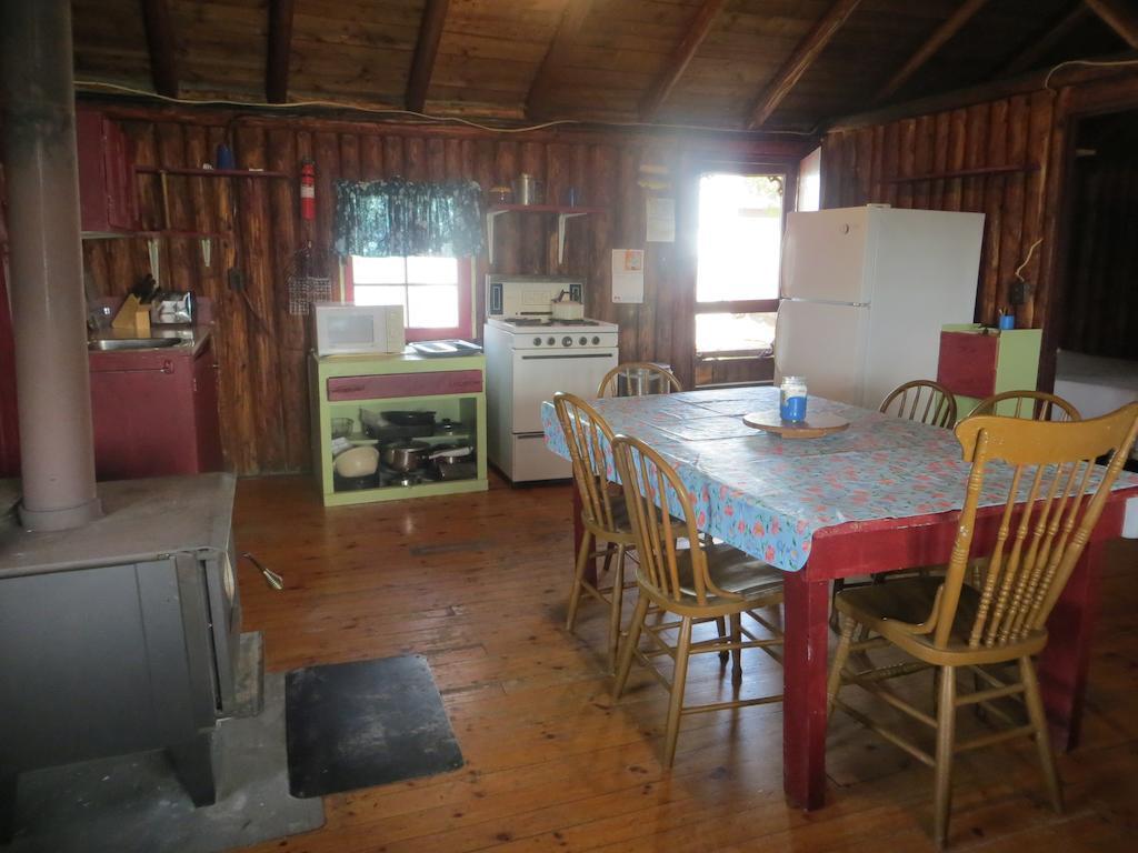 Lake Wolsey Cabins Hotell Gore Bay Eksteriør bilde