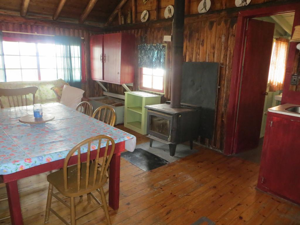 Lake Wolsey Cabins Hotell Gore Bay Rom bilde