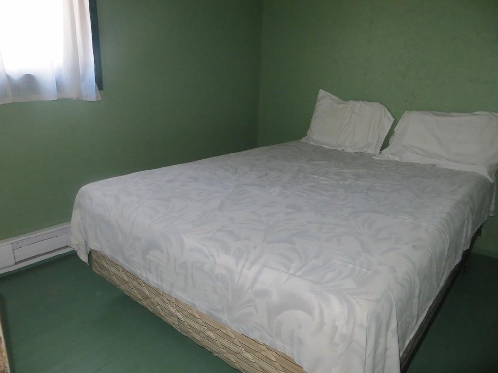 Lake Wolsey Cabins Hotell Gore Bay Rom bilde