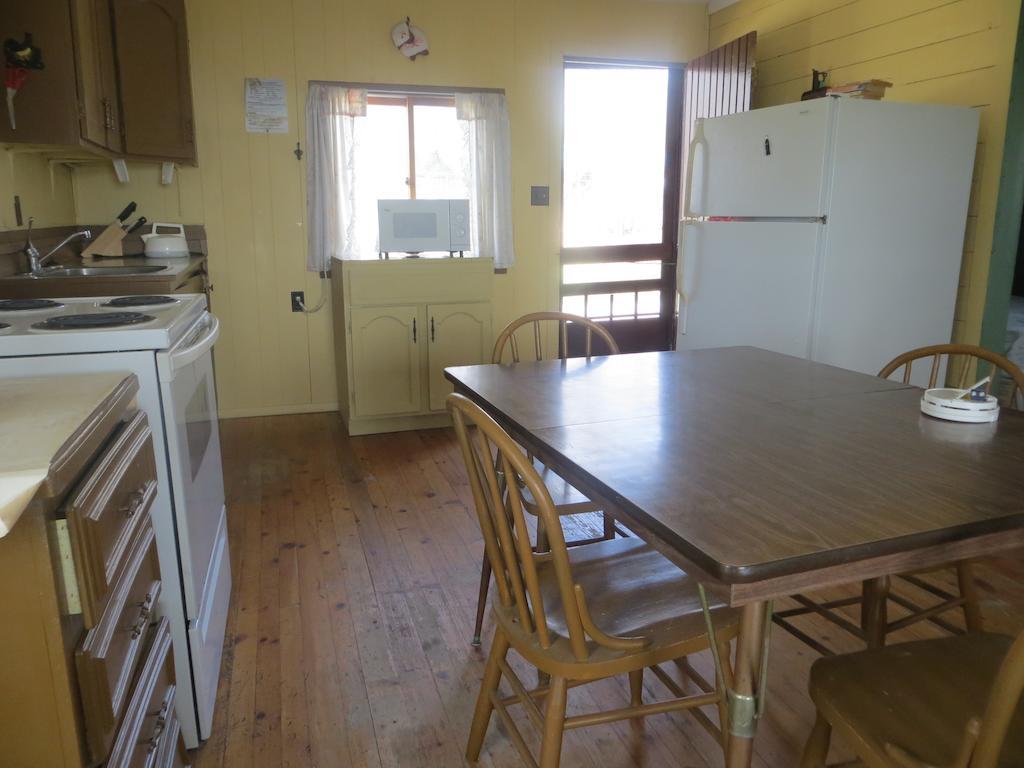 Lake Wolsey Cabins Hotell Gore Bay Rom bilde